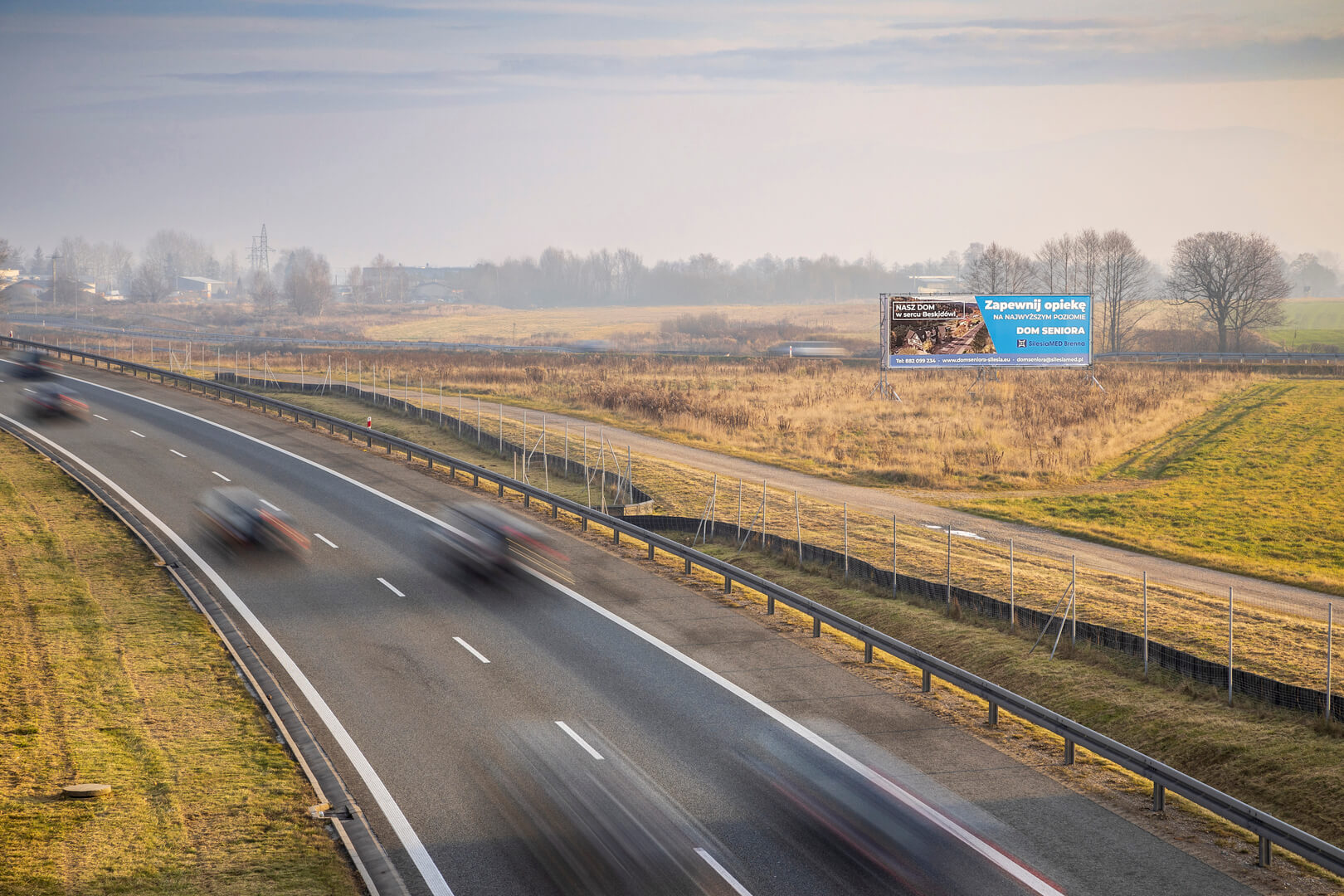 Billboard przy drodze ekspresowej S1.